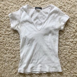 BRANDY MELVILLE WHITE TEE